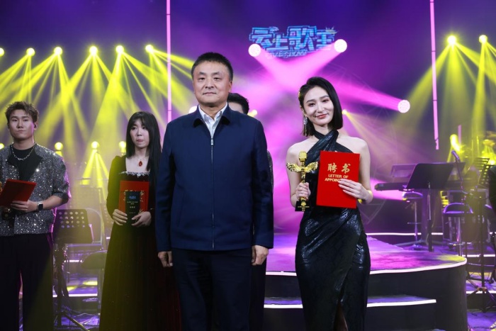 【大众新闻】陈柠柠成为新“歌王”！《云上歌王》 第四季“秀”出青岛流行音乐新活力